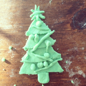 christmas play dough craft #xmascraftaday