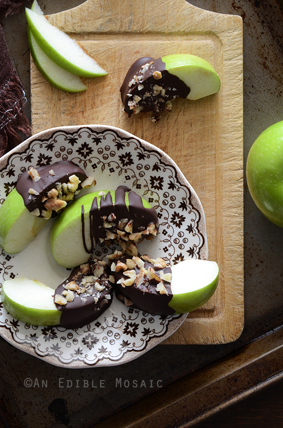 Snack time favorite recipe- healthy candy apple wedges with paleo dark chocolate.